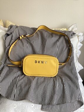DKNY  Belt Bag